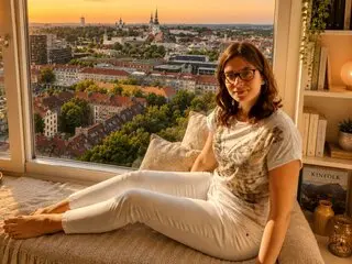 ElaraHart photos