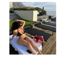 SarraJames ass